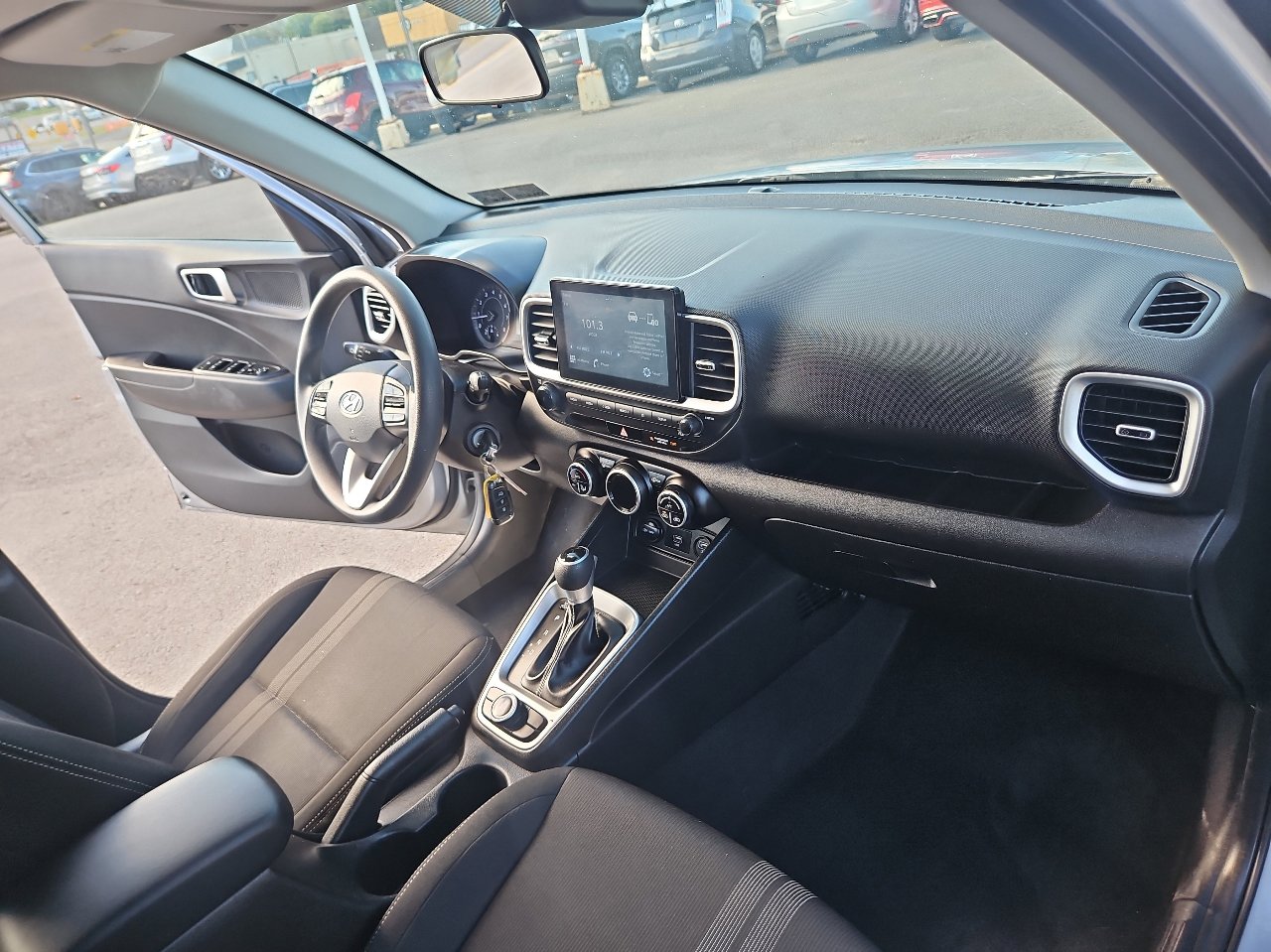 Used 2020 Hyundai Venue SEL image 17