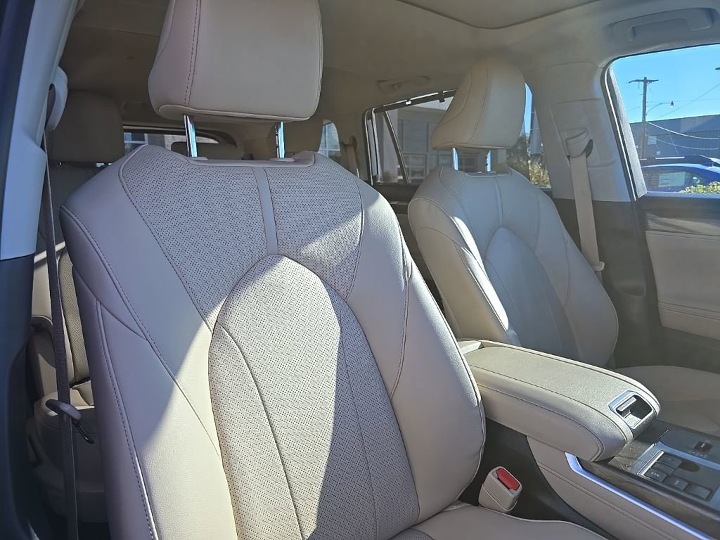 Used 2023 Toyota Highlander Limited FWD image 38
