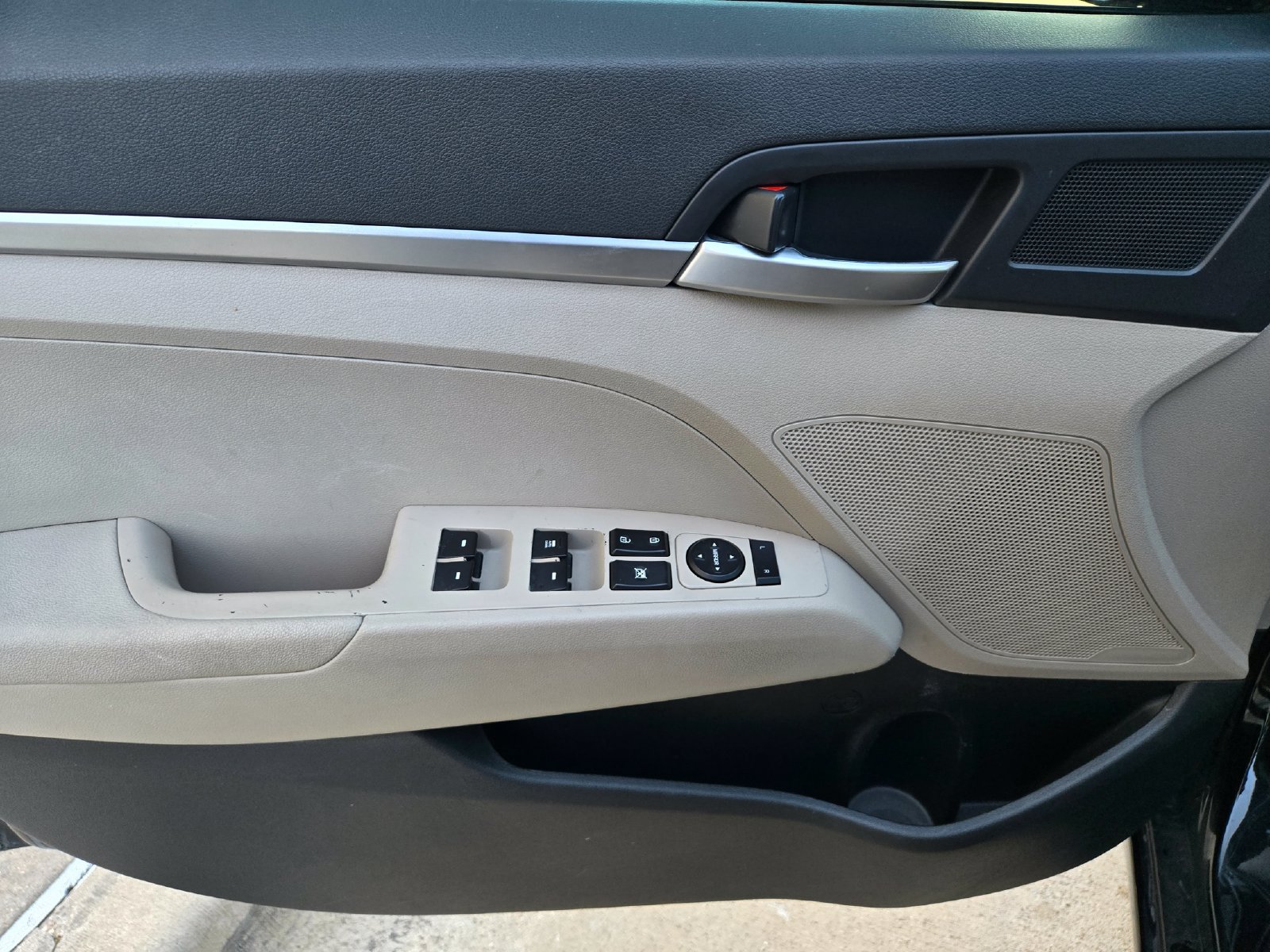 Used 2020 Hyundai Elantra SE FWD image 26
