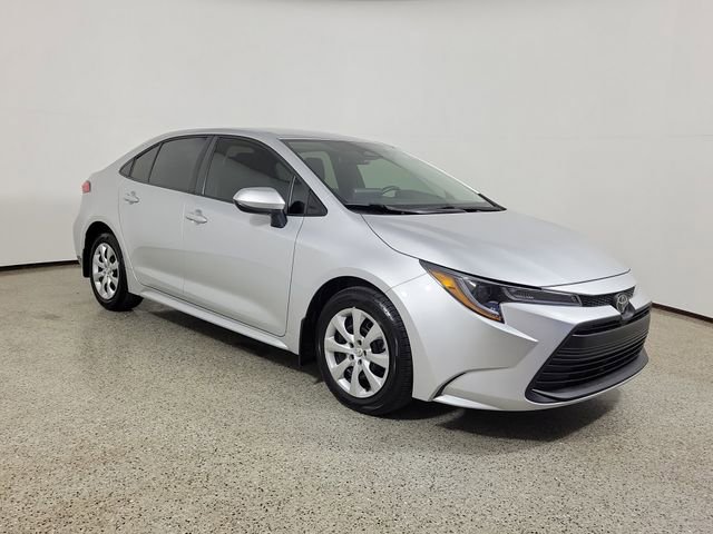 Used 2025 Toyota Corolla LE FWD image 4