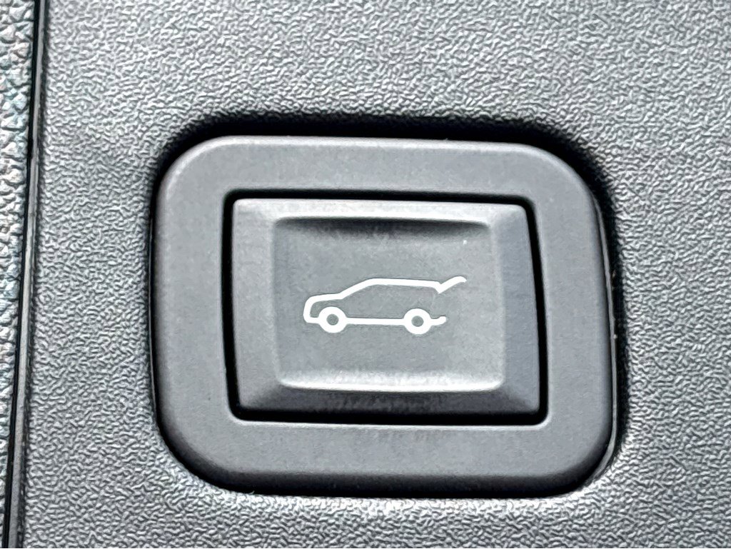 Used 2025 Cadillac XT4 Premium Luxury image 21