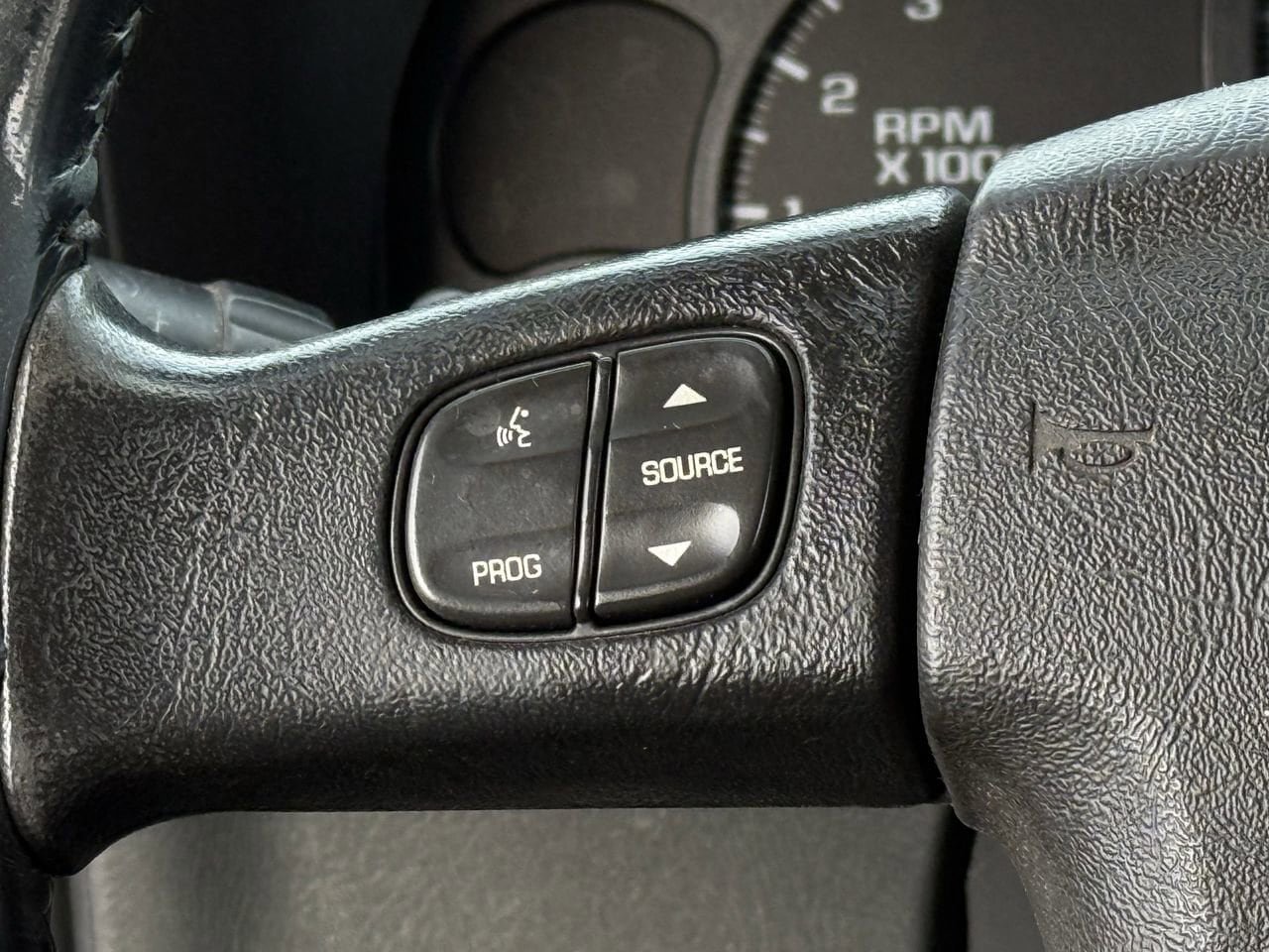 Used 2004 Chevrolet Silverado 2500 LS w/ Heavy-Duty Power Package image 13