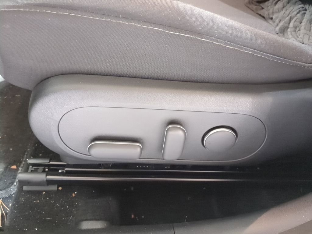 Used 2025 Hyundai Kona SEL image 13