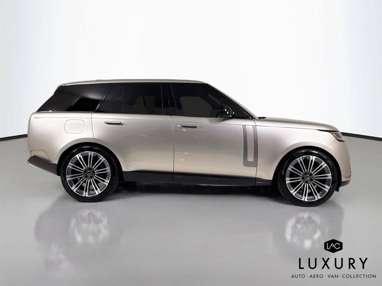 Used 2024 Land Rover Range Rover SE AWD/4WD image 5