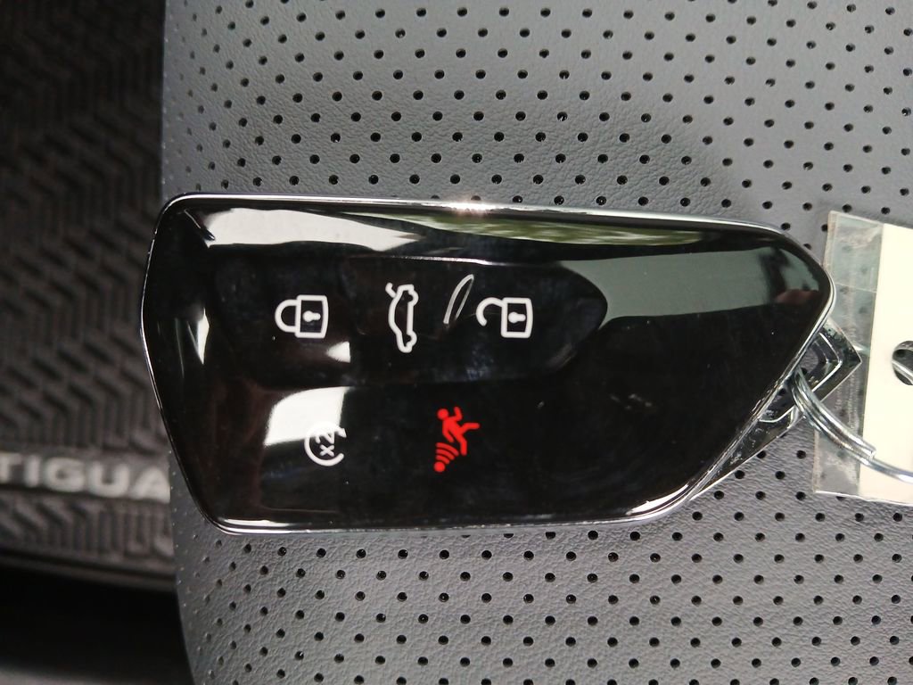 New 2026 Volkswagen Tiguan SE R-Line image 28