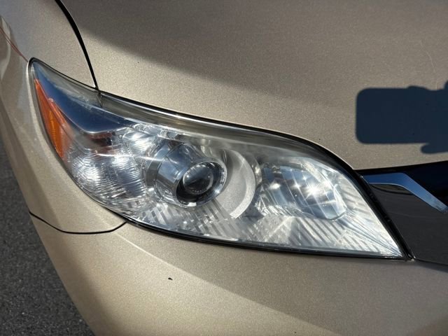 Used 2012 Toyota Sienna LE image 12