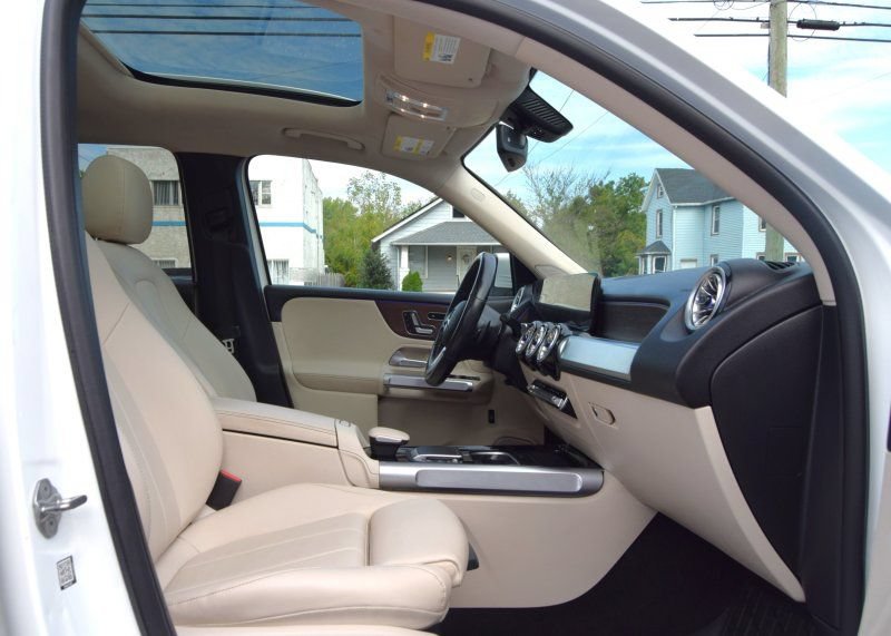 Used 2023 Mercedes-Benz GLB 250 4MATIC w/ Premium Package image 20
