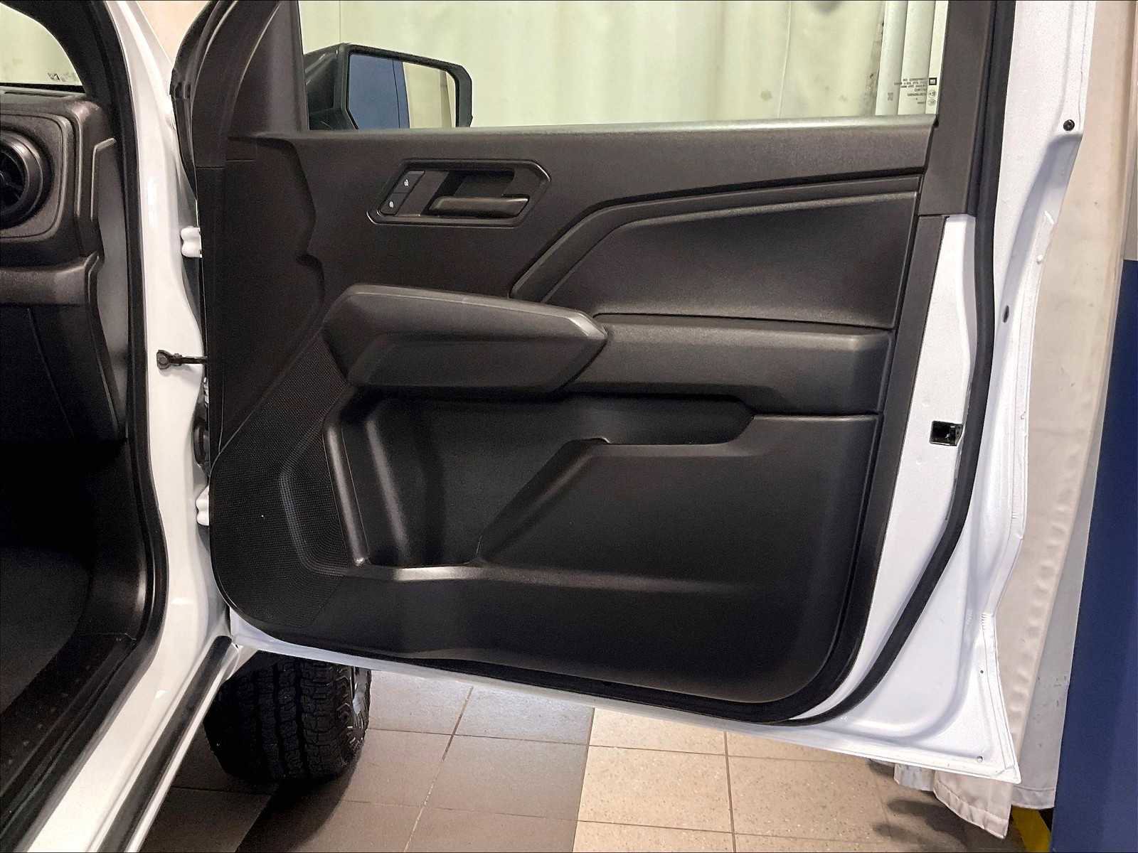 Used 2024 Chevrolet Colorado Trail Boss image 12