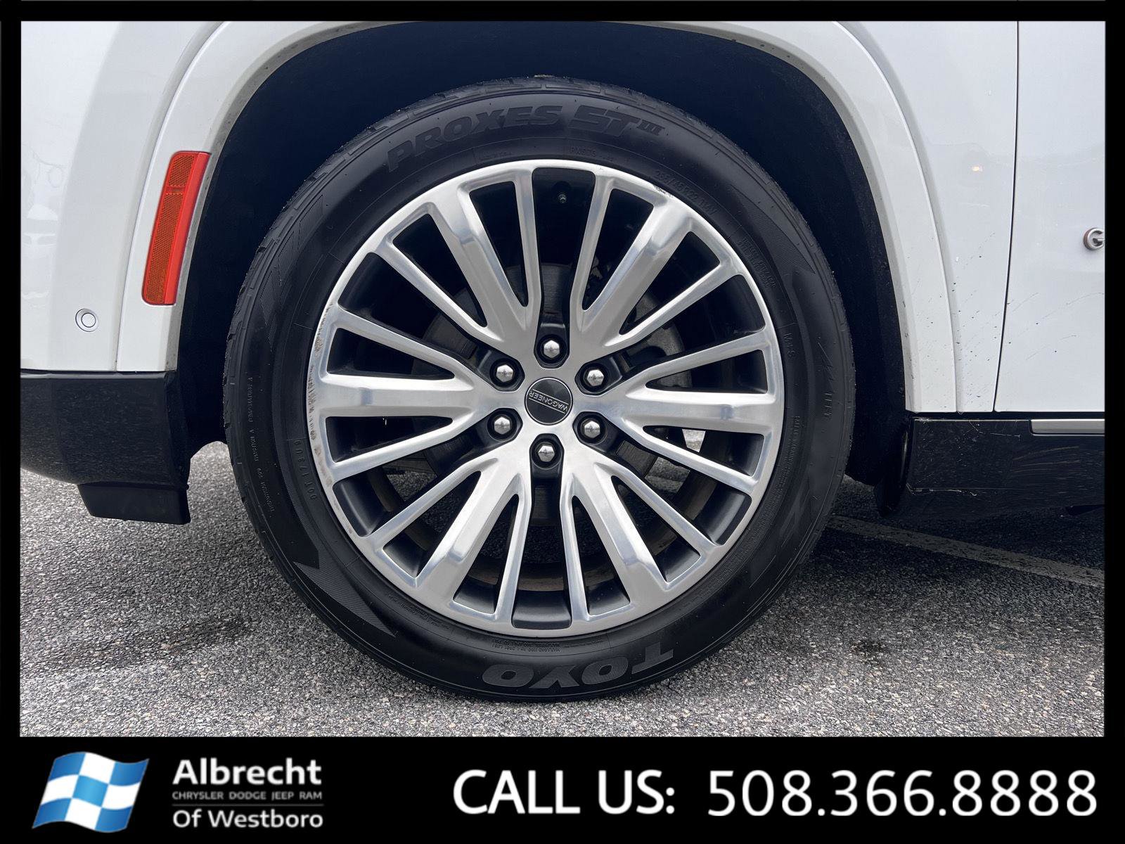 Used 2024 Jeep Grand Wagoneer L Series III image 35