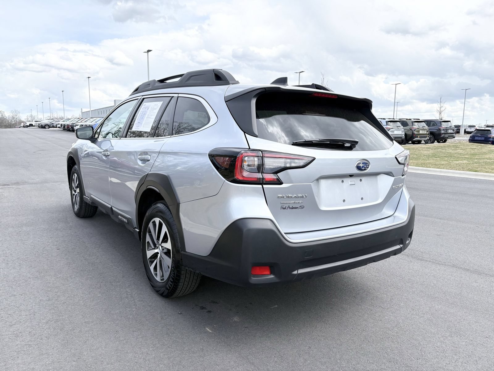 Used 2025 Subaru Outback Premium AWD/4WD image 6