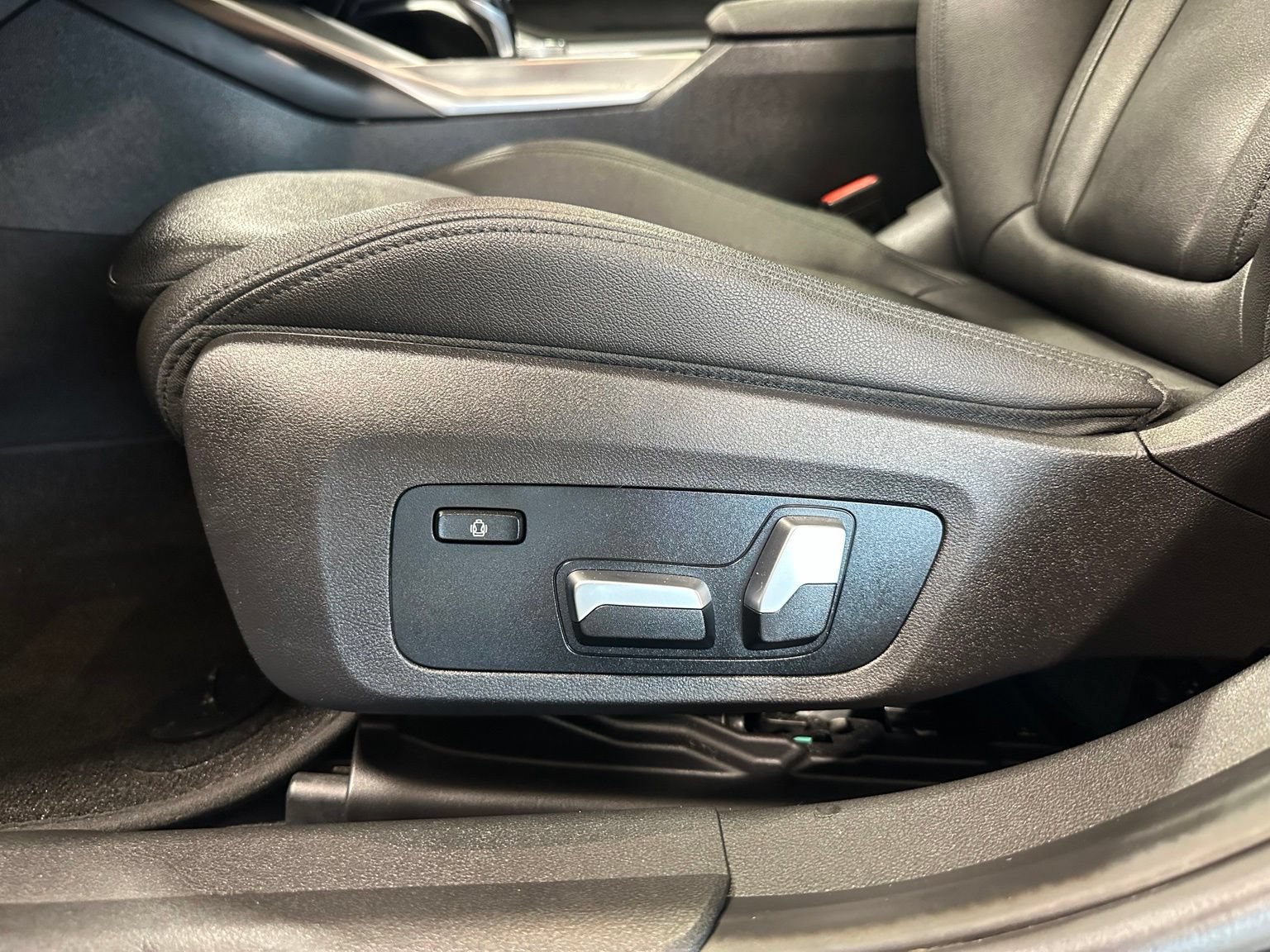 Used 2020 BMW 330i Sedan w/ Driving Assistance Package RWD image 13