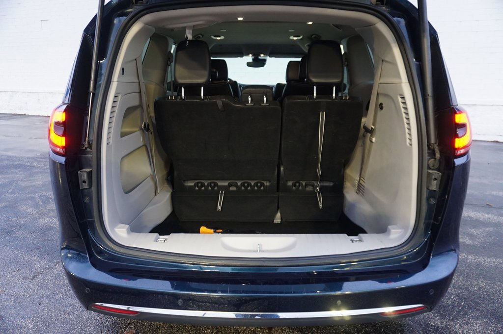 Used 2024 Chrysler Pacifica Touring-L image 26