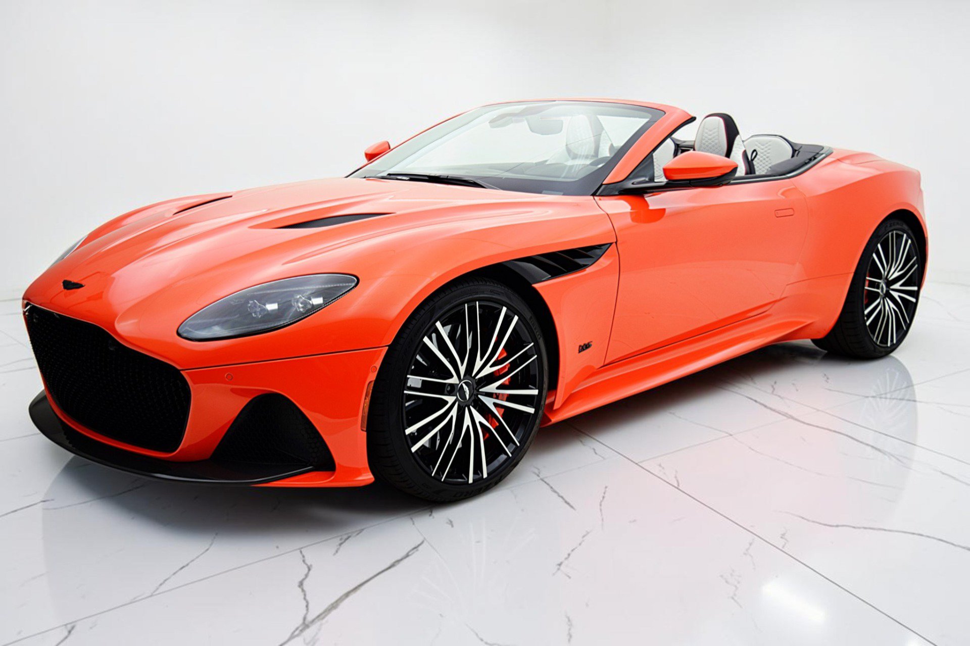 Used 2023 Aston Martin DBS Superleggera Volante RWD image 1