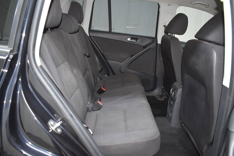 Used 2017 Volkswagen Tiguan Limited FWD image 27