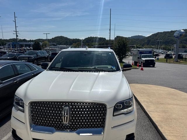 Used 2023 Lincoln Navigator Reserve AWD/4WD image 6