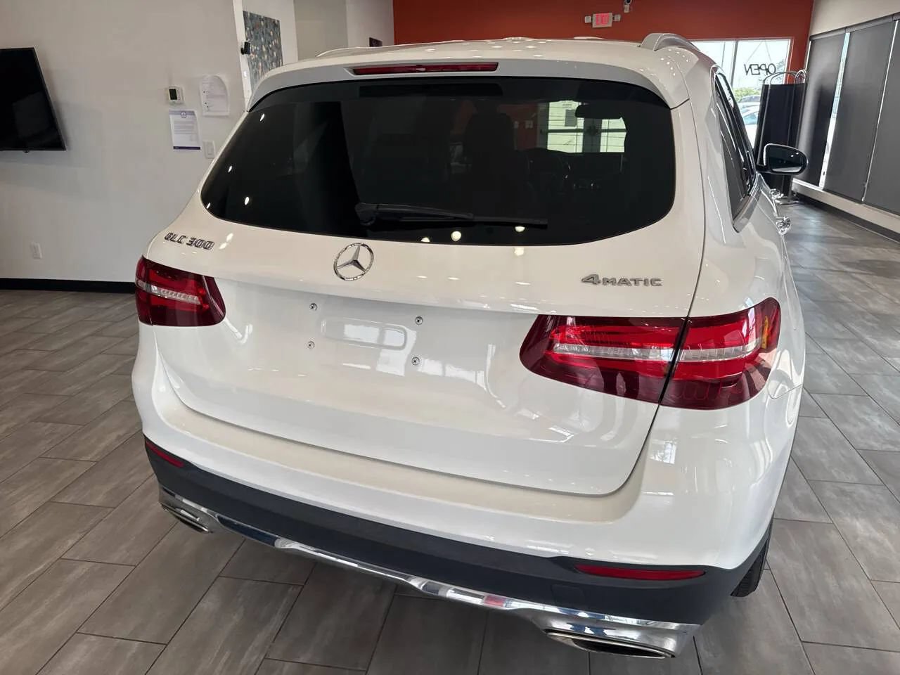 Used 2018 Mercedes-Benz GLC 300 4MATIC w/ Premium Package image 13