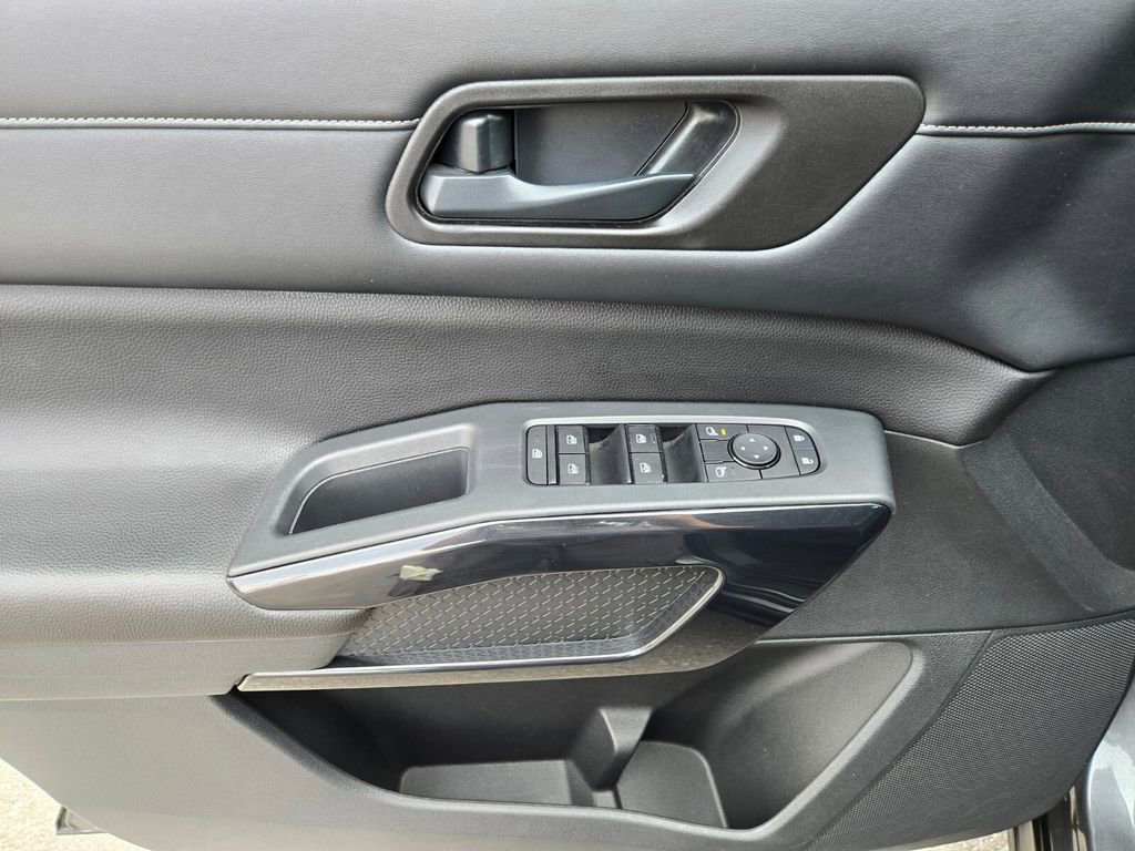 Certified 2023 Nissan Pathfinder S FWD image 24