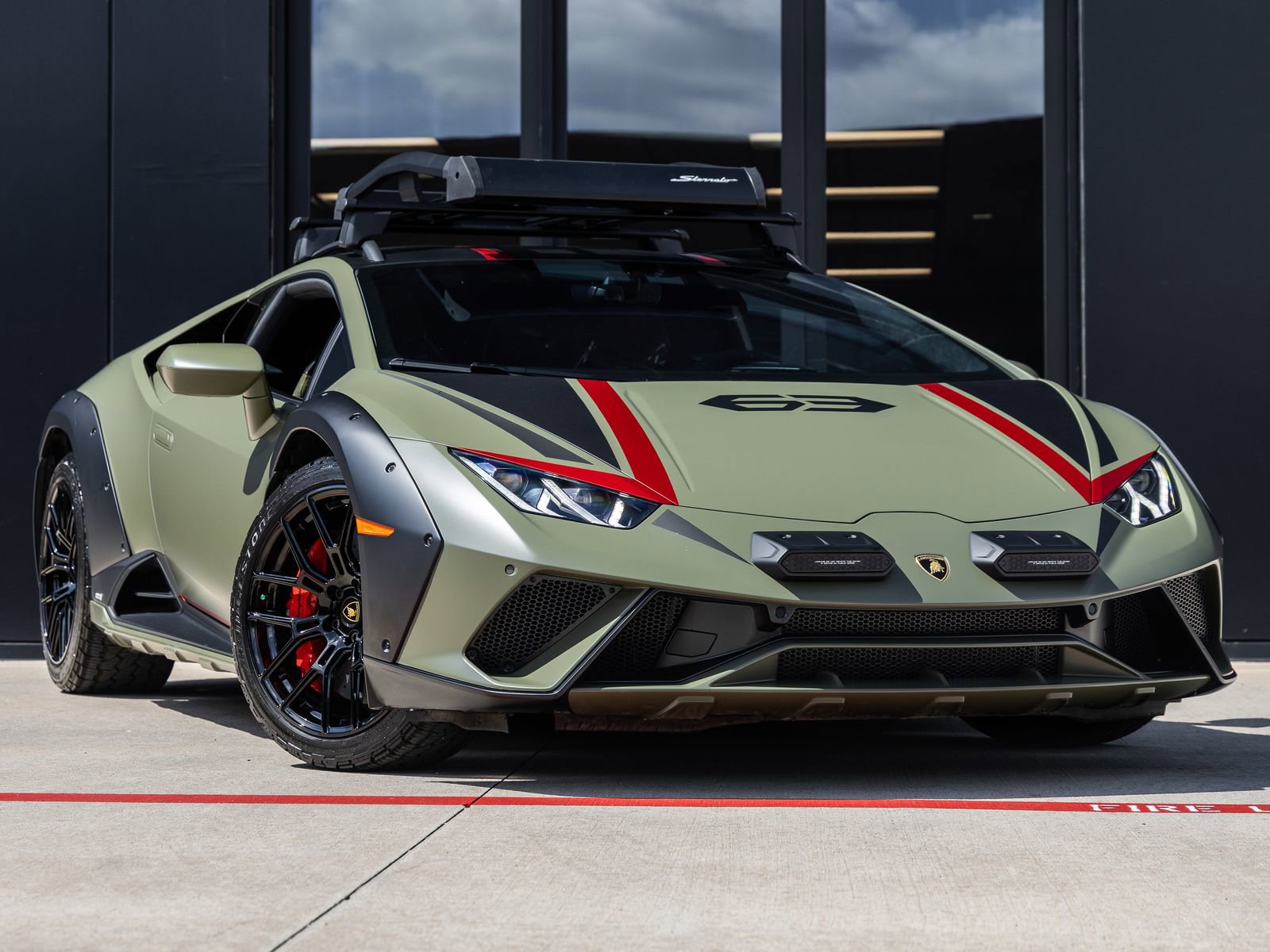 Used 2024 Lamborghini Huracan Sterrato AWD/4WD image 2