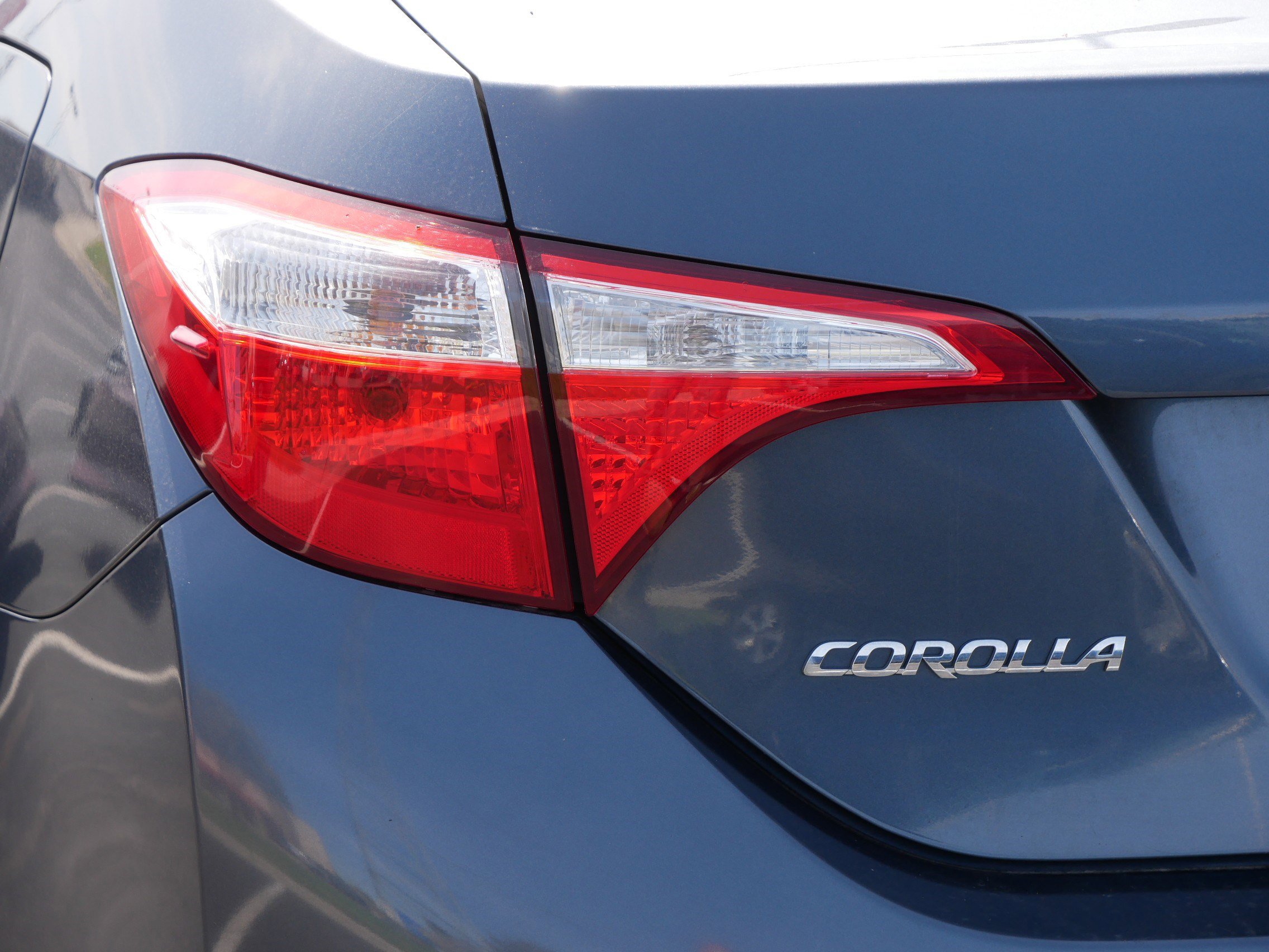 Used 2015 Toyota Corolla LE FWD image 17