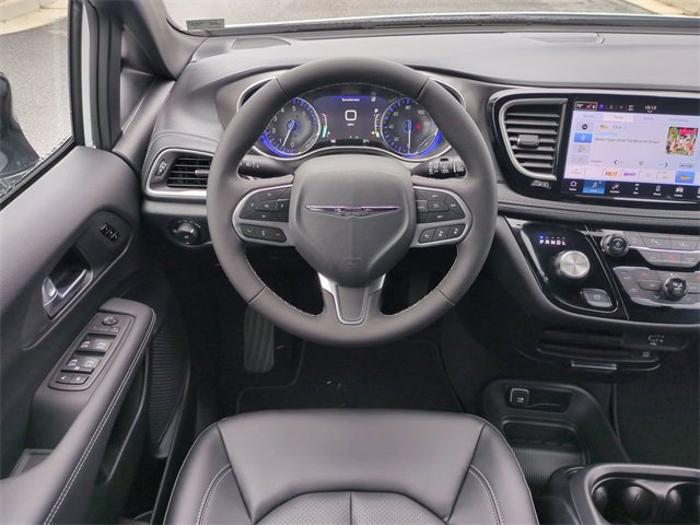 New 2026 Chrysler Pacifica Select image 16