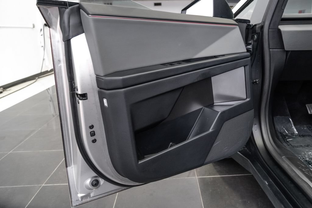 Used 2024 Tesla Cybertruck AWD Crew Cab image 39