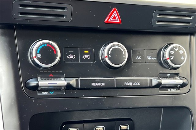 Used 2023 Kia Carnival LX image 26