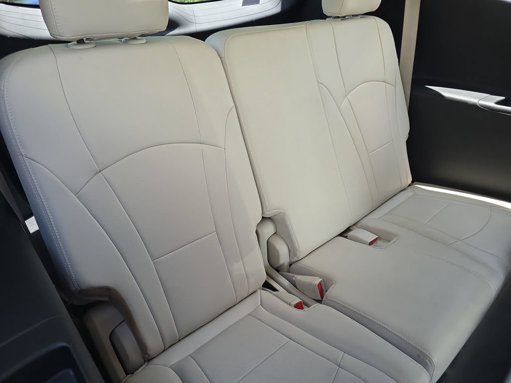 Used 2022 Buick Enclave Essence FWD image 18