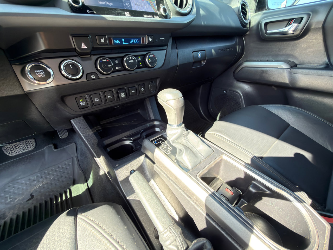 Used 2022 Toyota Tacoma TRD Sport w/ TRD Premium Sport Package image 19