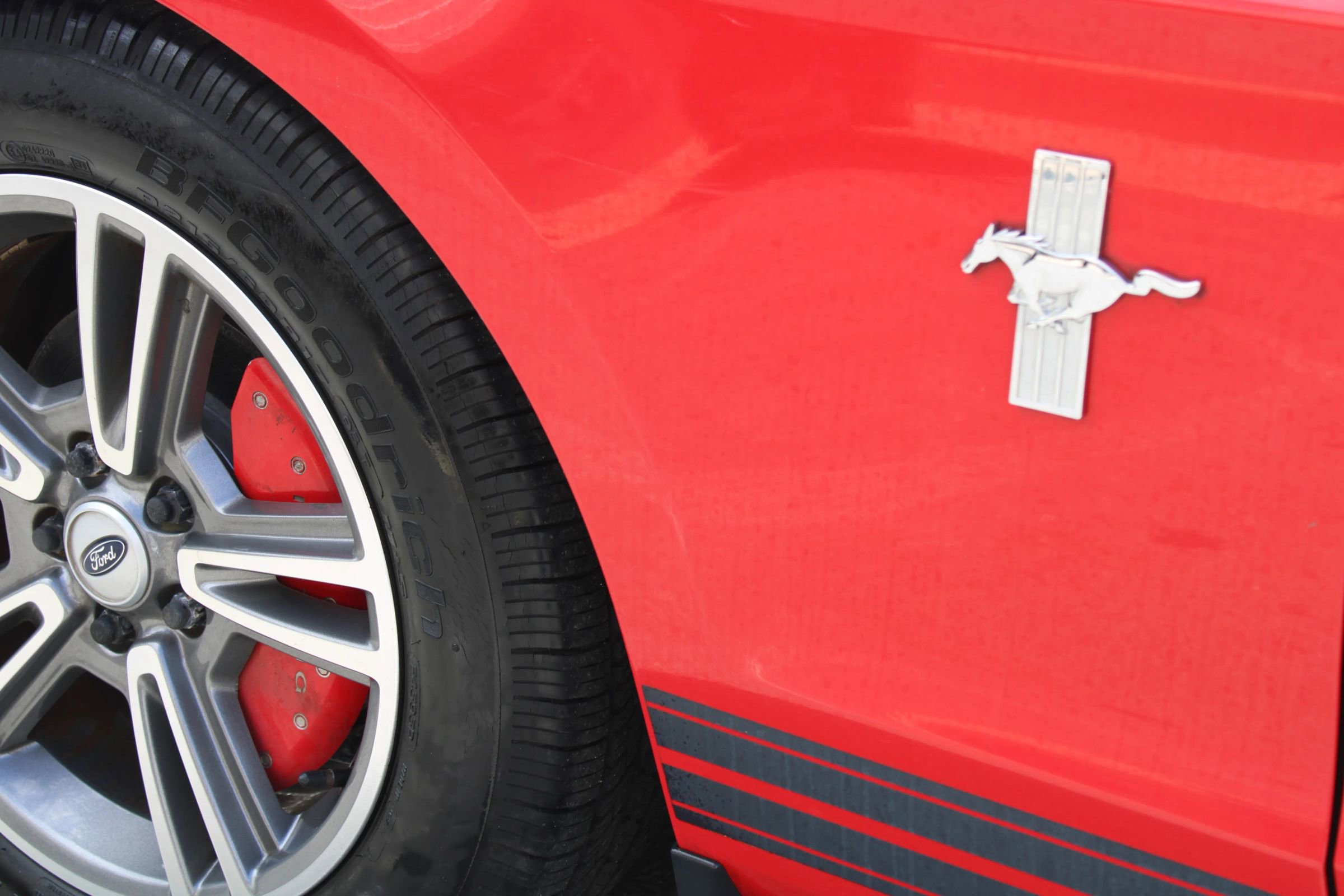 Used 2010 Ford Mustang Convertible image 36