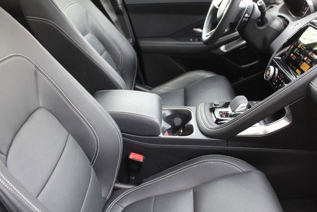 Used 2024 Jaguar E-PACE R-Dynamic SE image 3