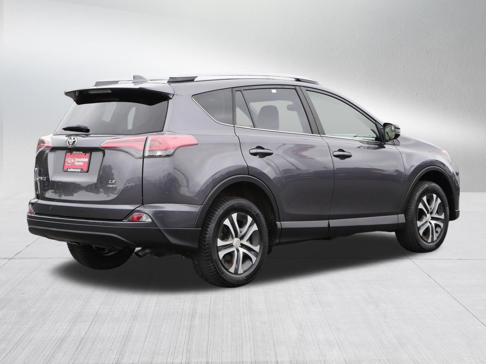 Used 2018 Toyota RAV4 LE w/ Carpet Mat Package AWD/4WD image 7