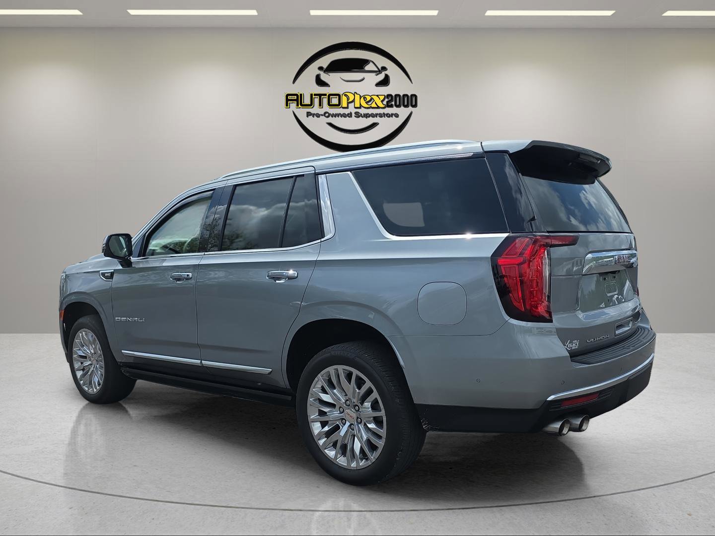 Used 2024 GMC Yukon Denali w/ Denali Reserve Package image 5