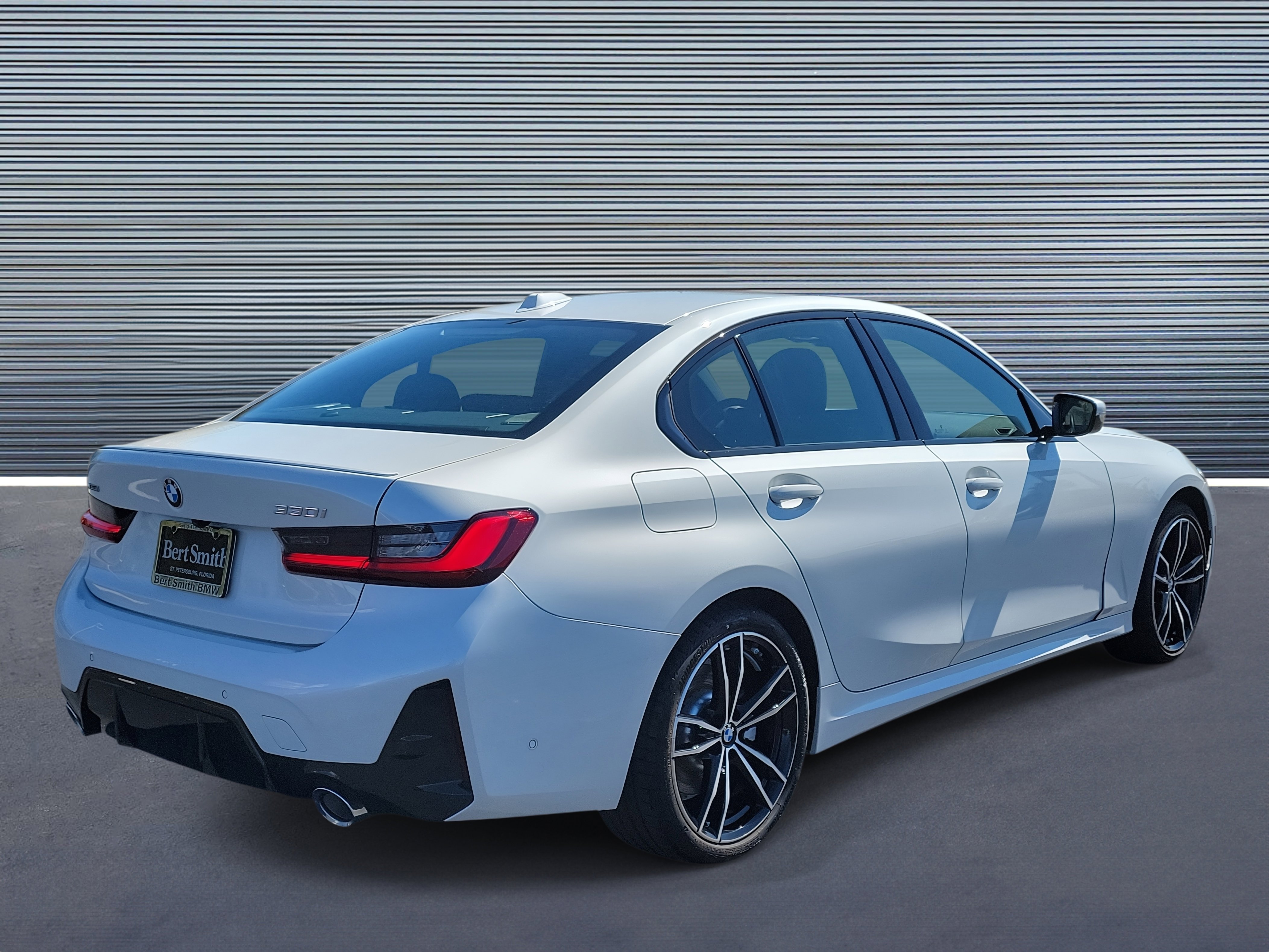 Used 2024 BMW 330i xDrive 330i xDrive image 3