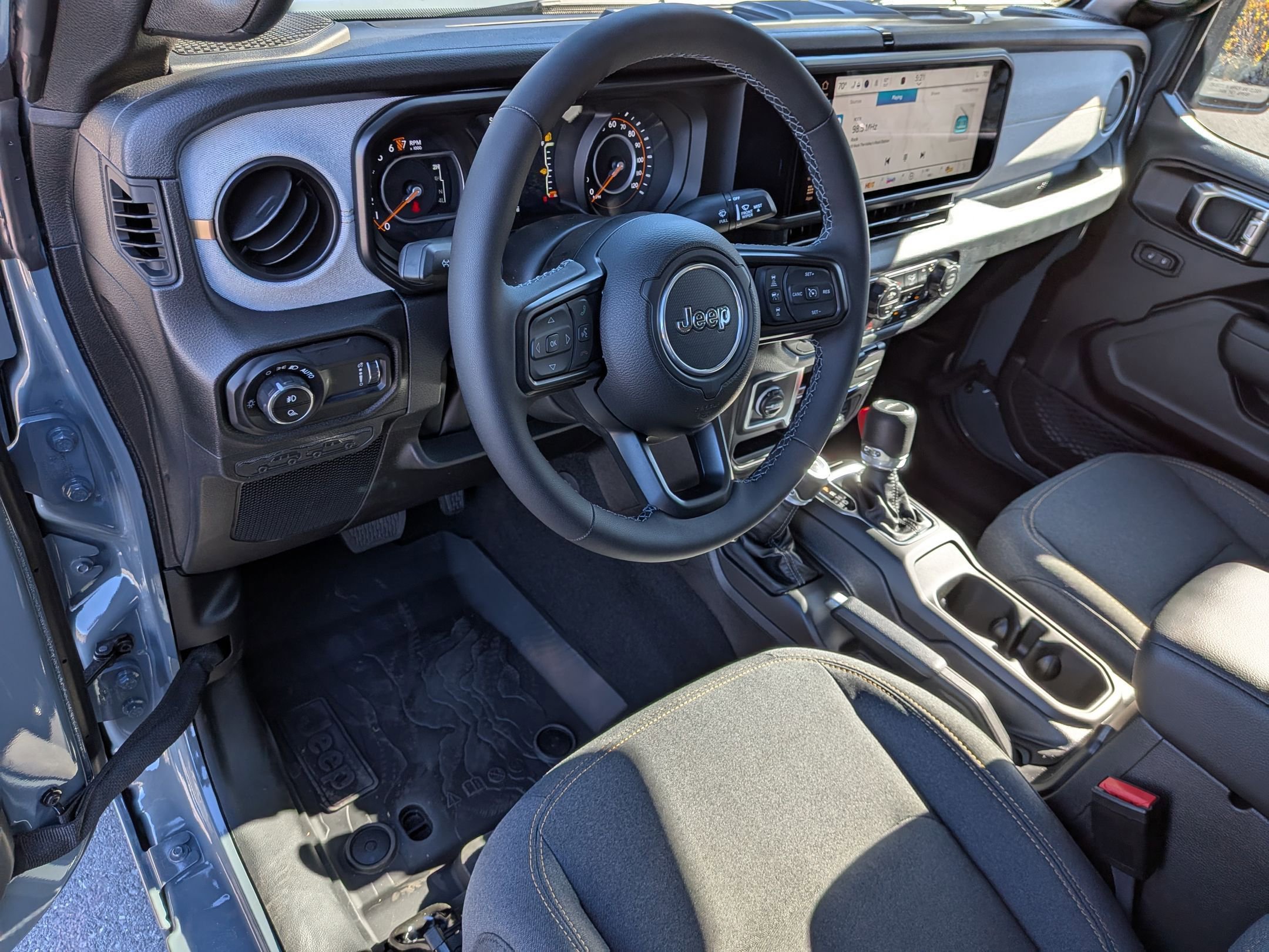 New 2025 Jeep Gladiator Sport image 11