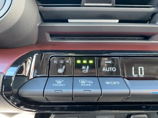 New 2025 Toyota Prius Plug-In Hybrid FWD image 3