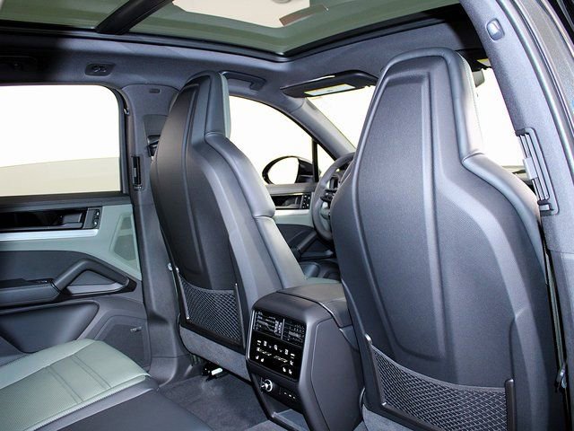 New 2025 Porsche Cayenne S AWD/4WD image 24