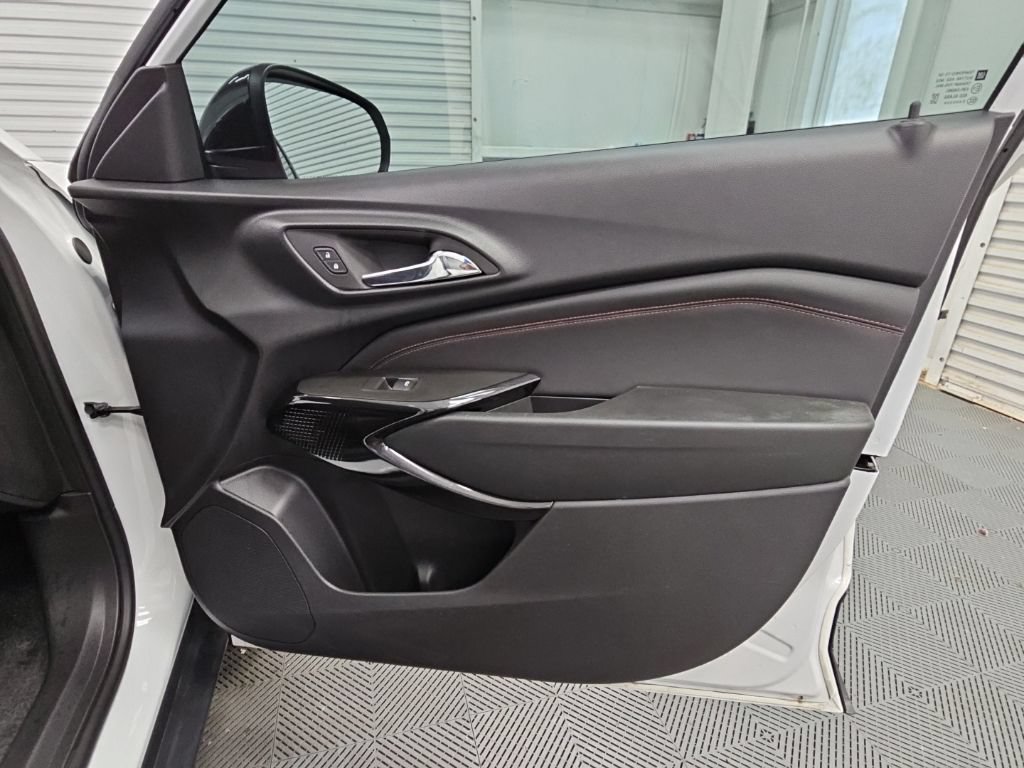 Used 2024 Chevrolet Trax RS FWD image 38
