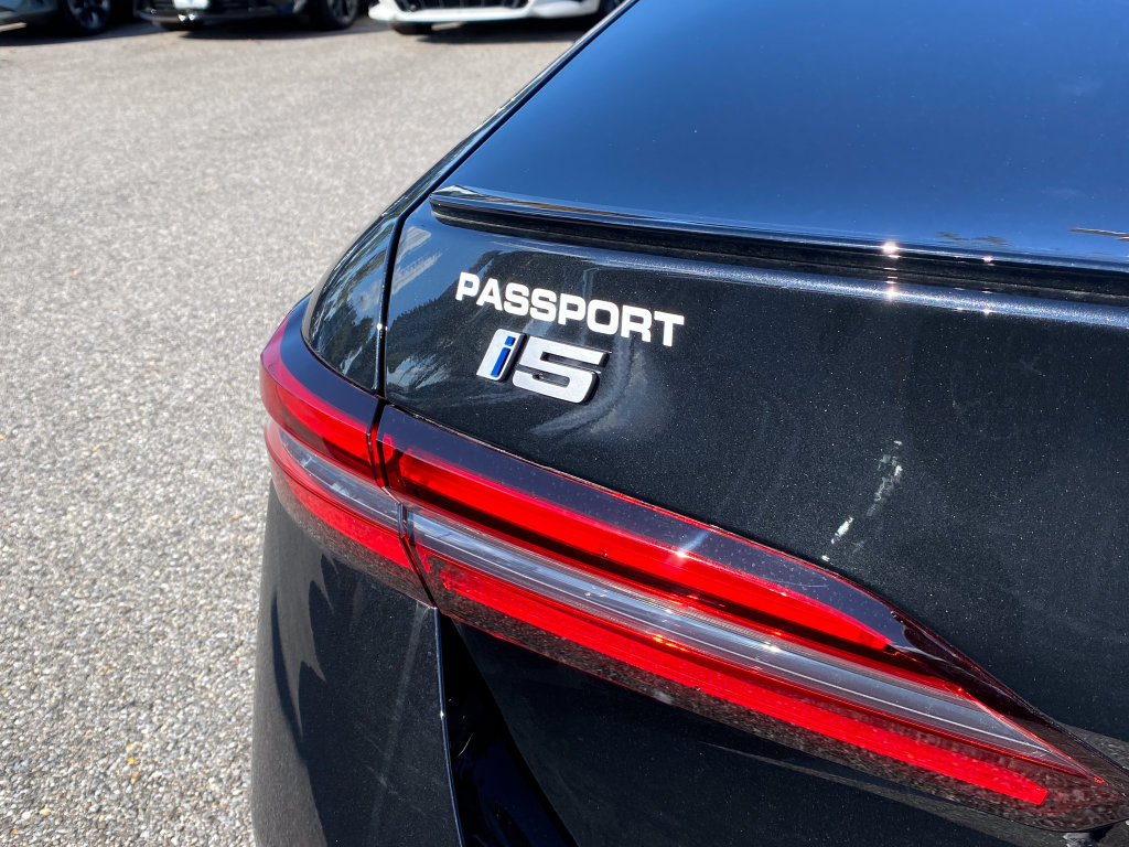 New 2027 BMW i5 xDrive40 w/ M Sport Package AWD/4WD image 6