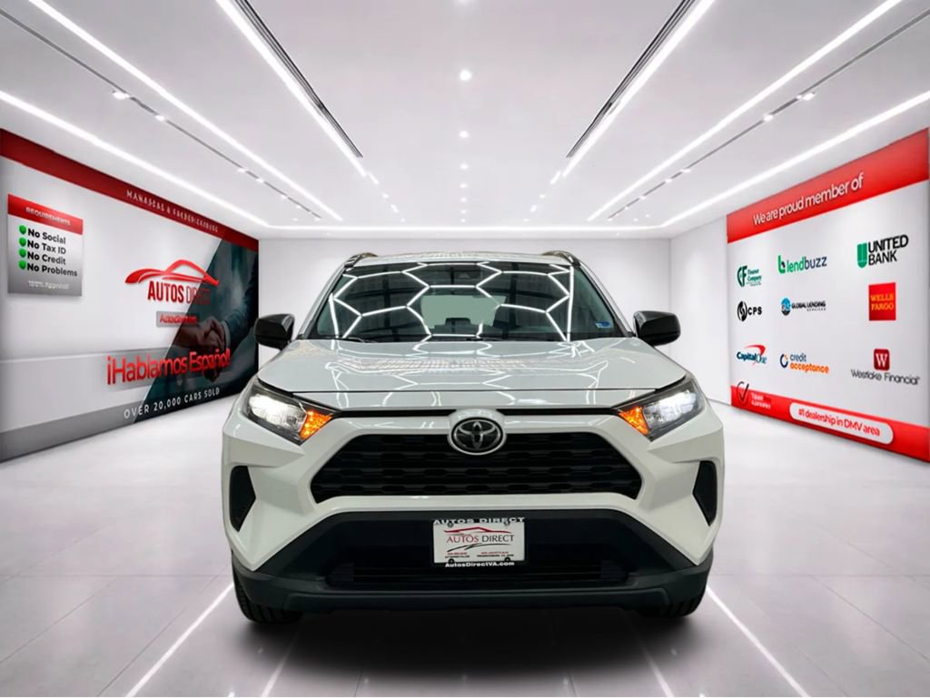 Used 2020 Toyota RAV4 LE FWD image 2
