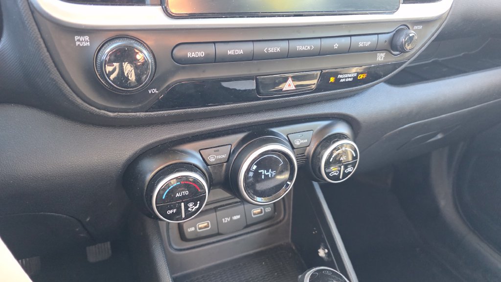 Used 2022 Hyundai Venue SEL FWD image 19
