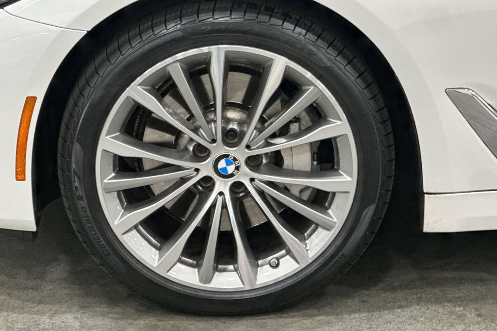 Used 2023 BMW 530i w/ Premium Package RWD image 33