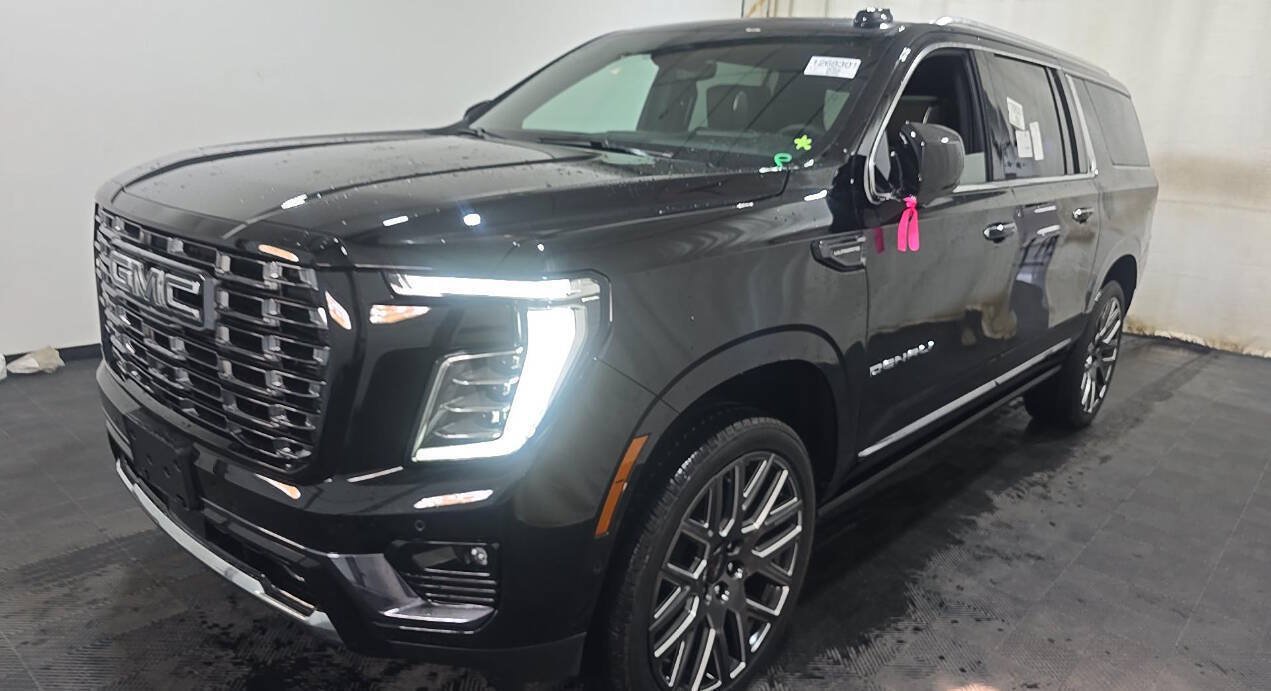 Used 2026 GMC Yukon XL Denali Ultimate AWD/4WD image 1