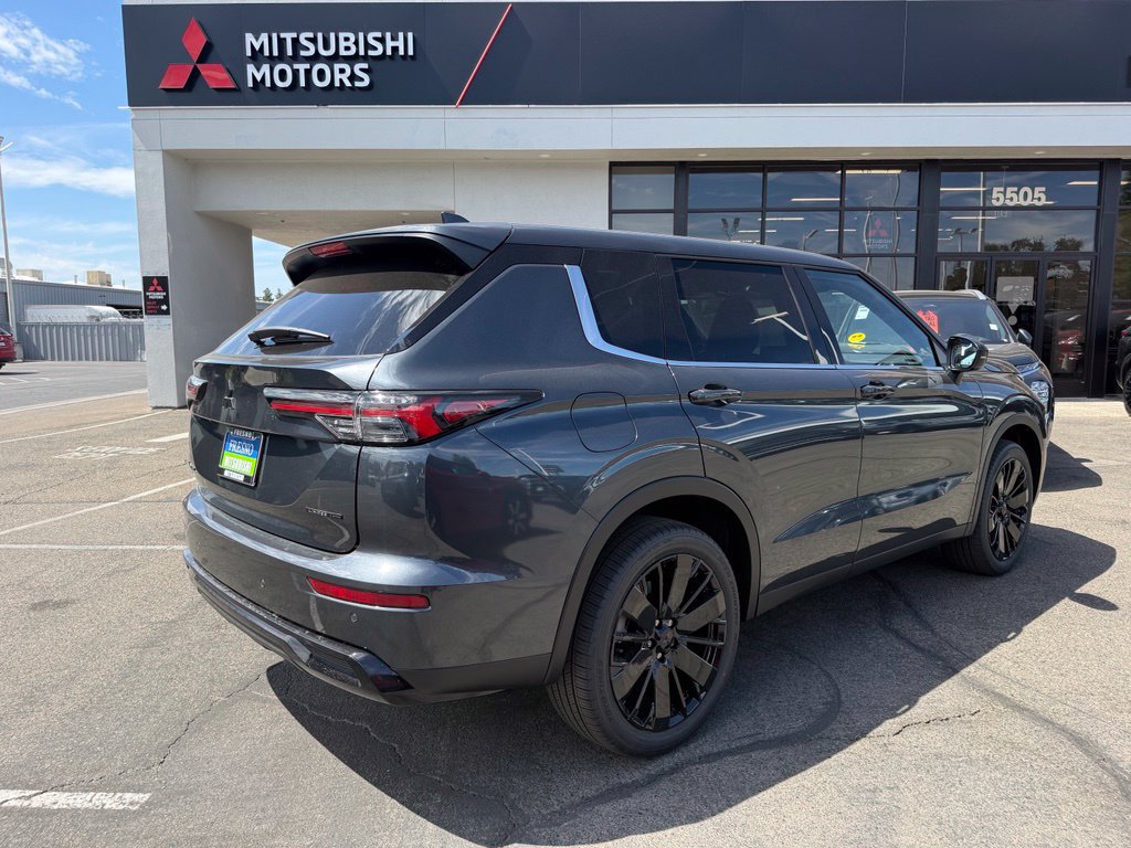 New 2026 Mitsubishi Outlander LE FWD image 12