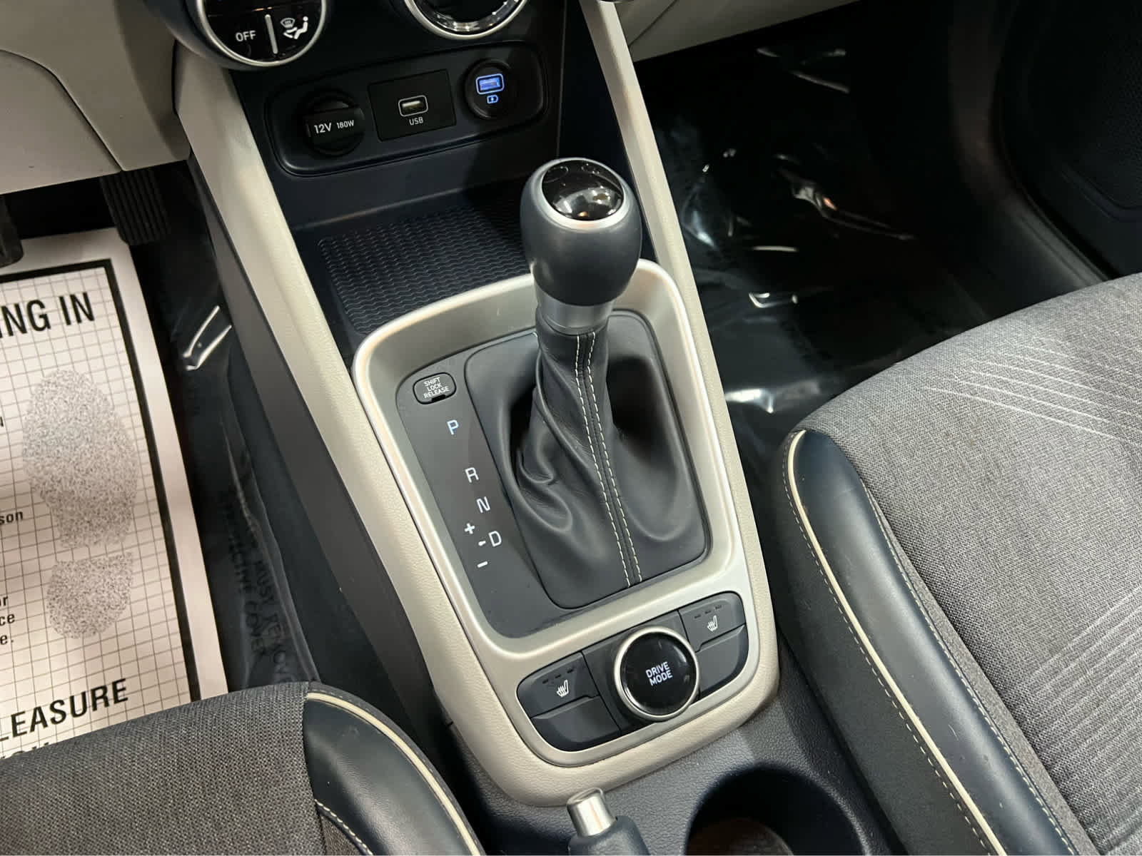 Used 2021 Hyundai Venue image 23