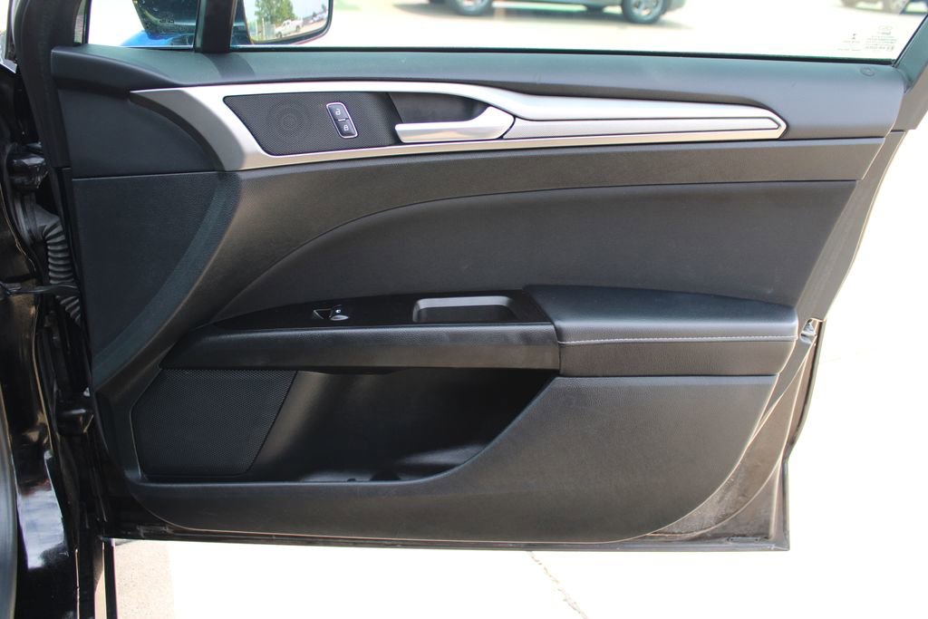 Used 2017 Ford Fusion SE FWD image 38