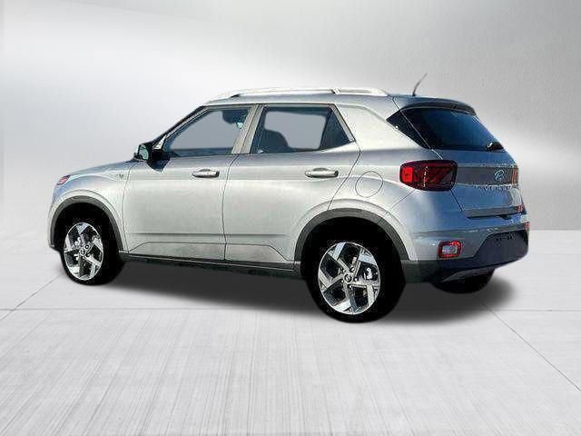 New 2025 Hyundai Venue SEL image 4