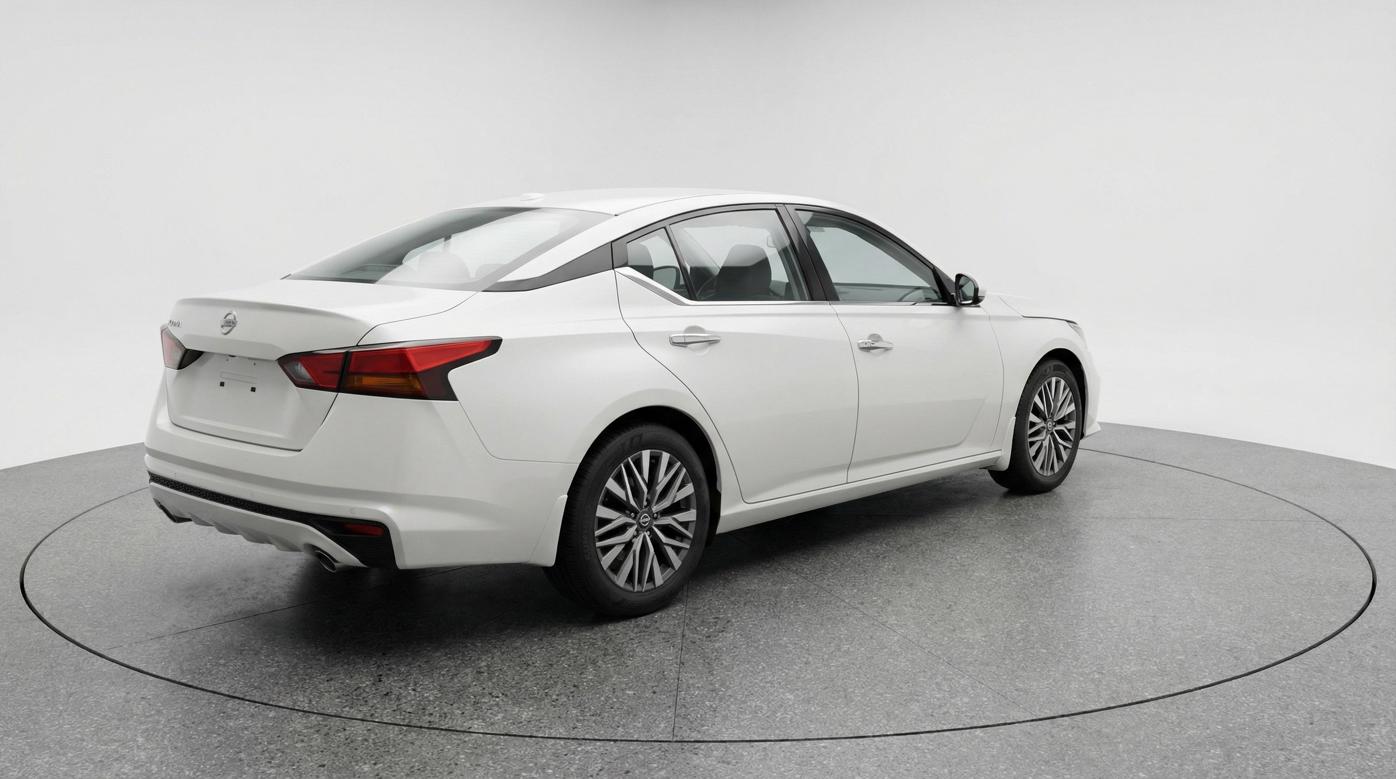 Used 2025 Nissan Altima 2.5 SV image 9