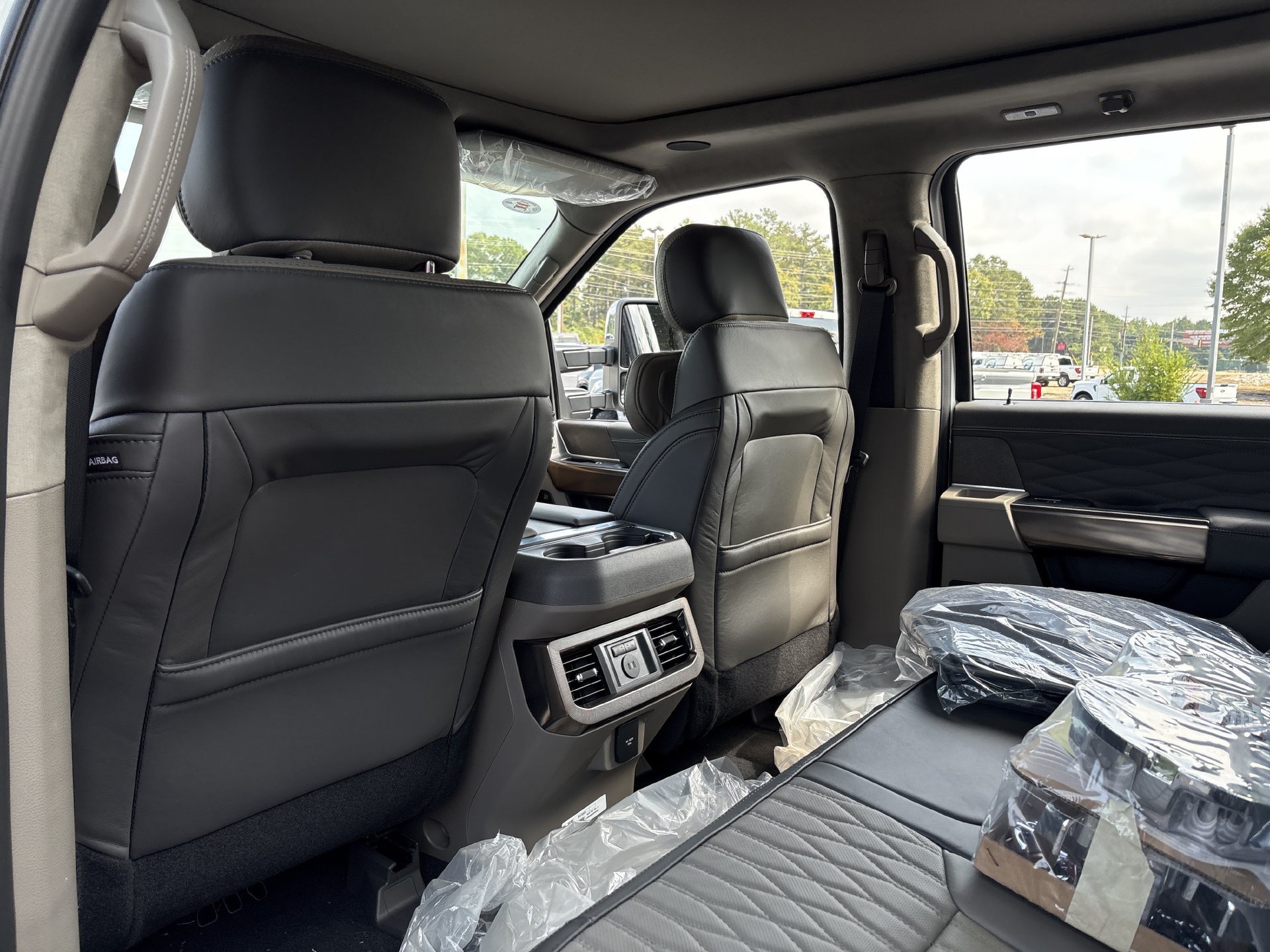 New 2027 Ford F350 Platinum w/ Platinum Plus Package AWD/4WD image 18