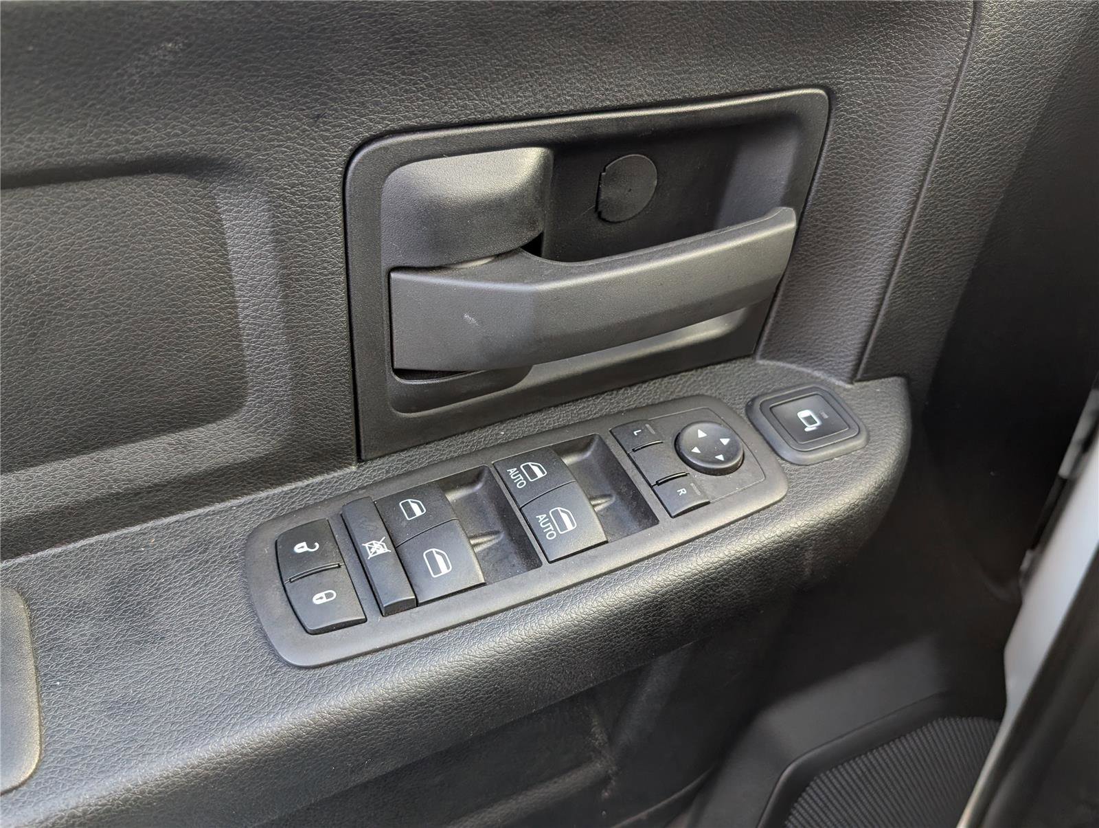 Used 2024 RAM 3500 Tradesman w/ Chrome Appearance Group image 19