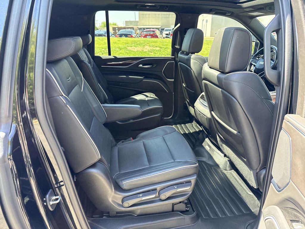 Used 2023 Cadillac Escalade ESV Premium Luxury AWD/4WD image 11